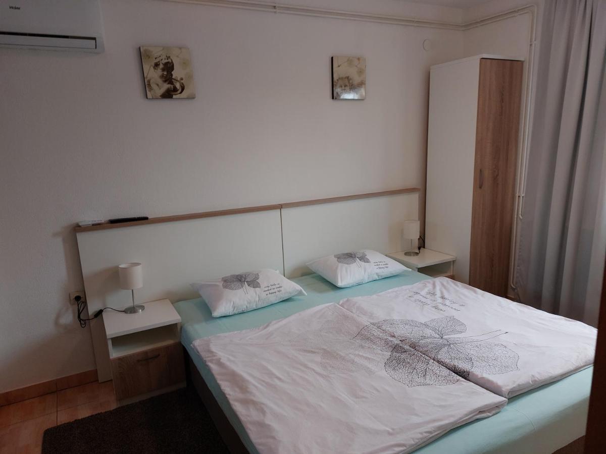 Apartment คาร์โลวัตส์ ภายนอก รูปภาพ