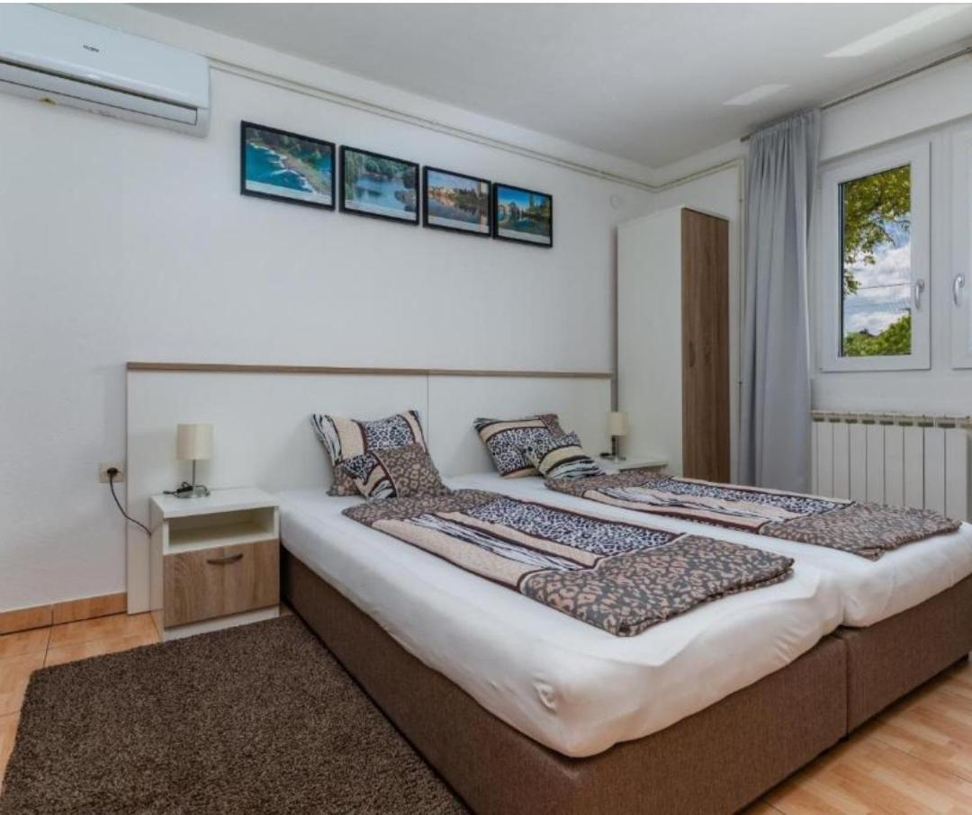 Apartment คาร์โลวัตส์ ภายนอก รูปภาพ