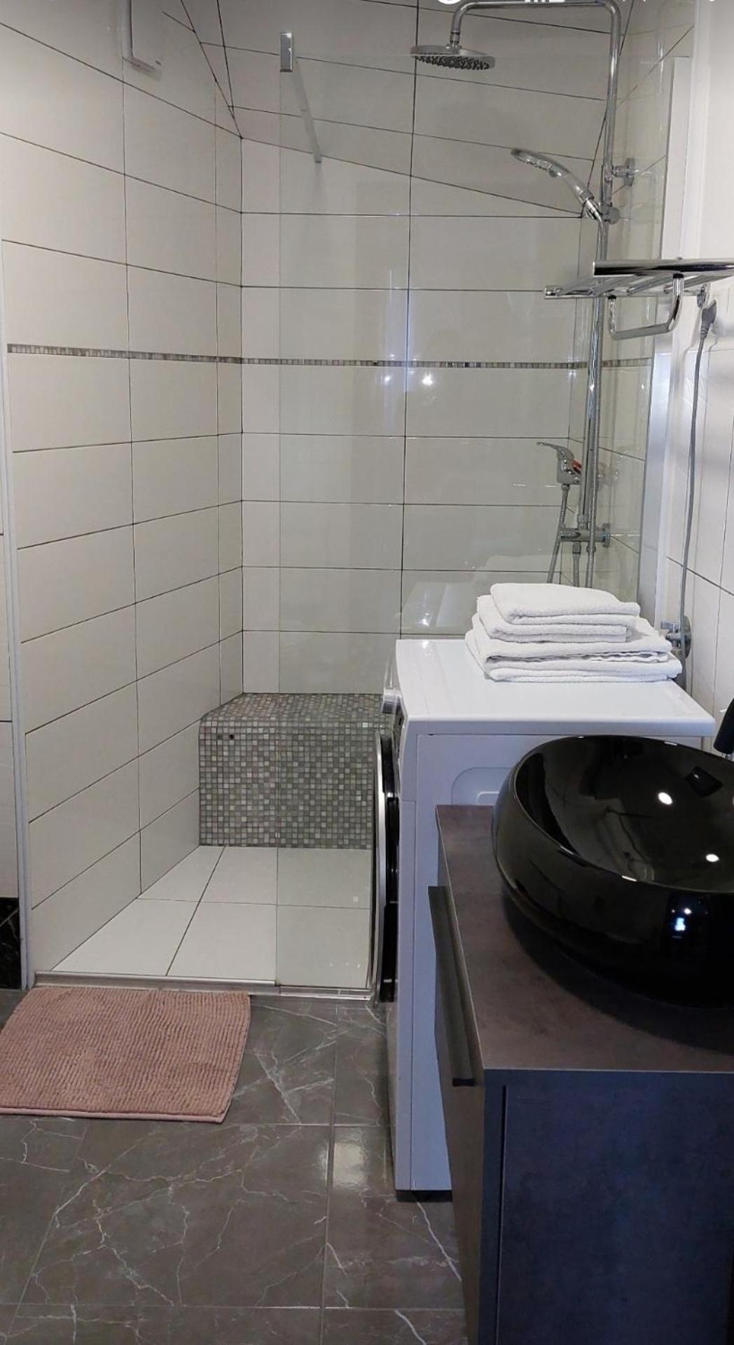 Apartment คาร์โลวัตส์ ภายนอก รูปภาพ