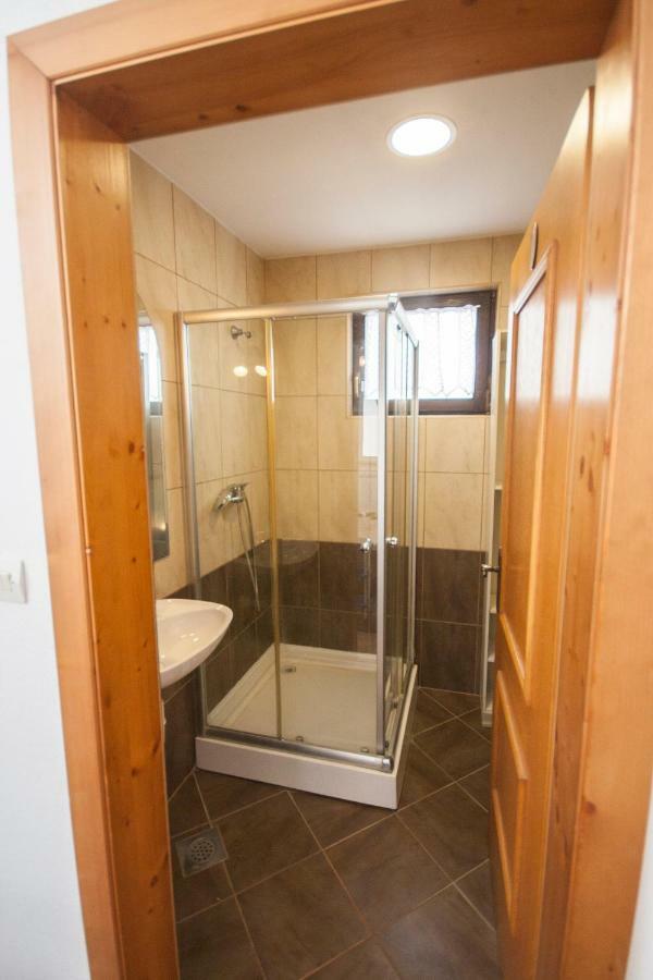 Apartment คาร์โลวัตส์ ภายนอก รูปภาพ