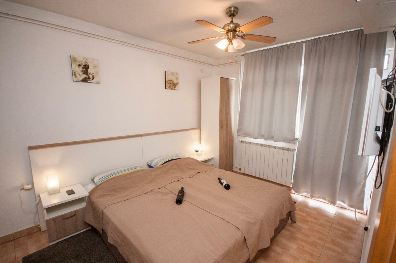 Apartment คาร์โลวัตส์ ภายนอก รูปภาพ