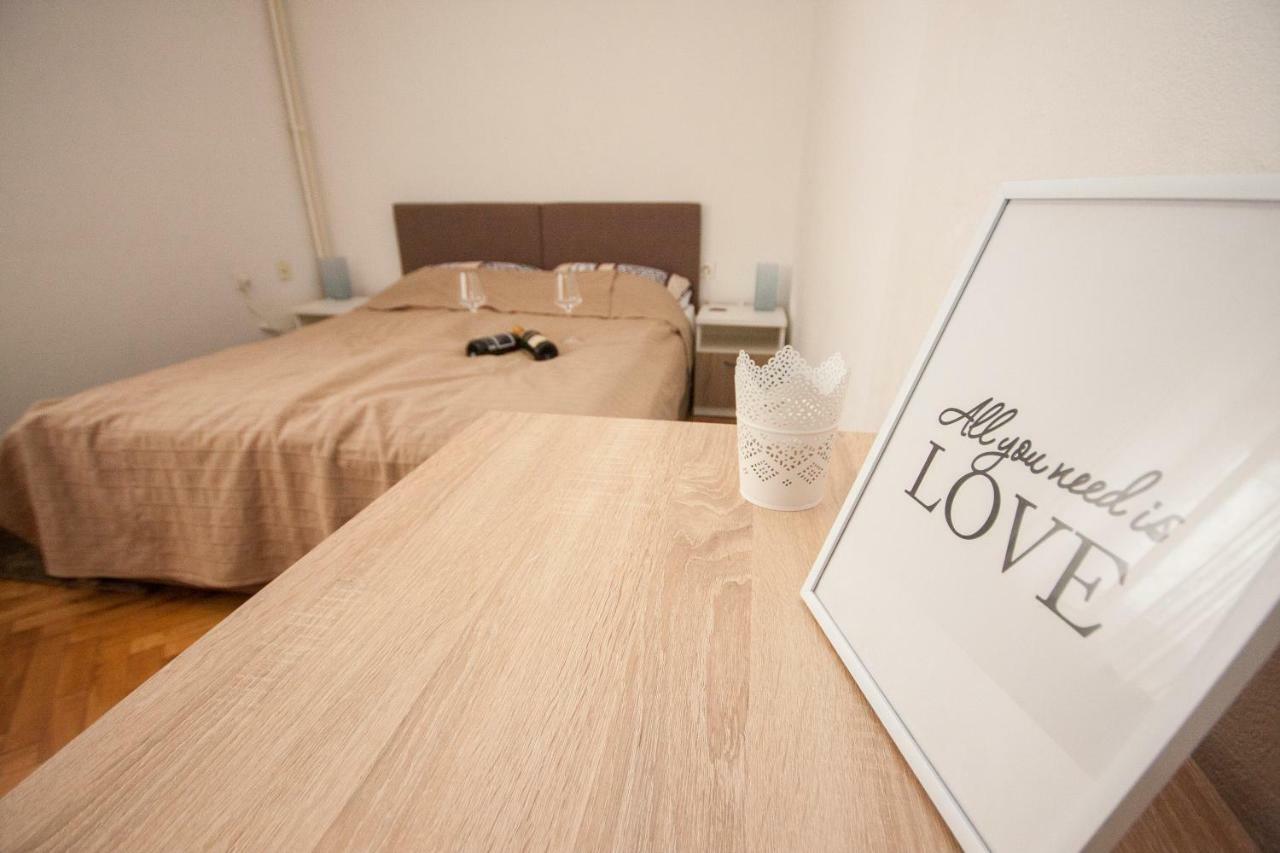 Apartment คาร์โลวัตส์ ภายนอก รูปภาพ